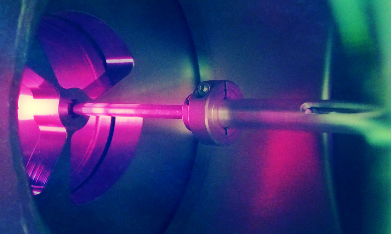 NIST scientists create Airy neutron beams that curve around obstacles, enhancing