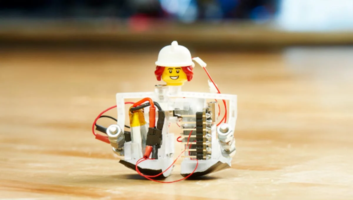 Zippy the world’s smallest self-powered bipedal robot walking on a table